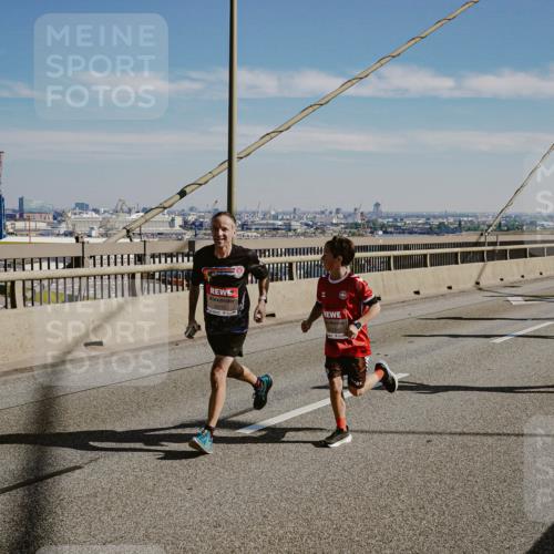 03.10.2025 - Köhlbrandbrückenlauf Michael Burmester http://msf.ph/oto/9040055 03.10.2025 12:20:51 Position 1  meine-sportfotos.de