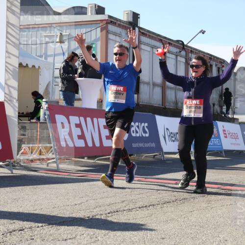 03.10.2025 - Köhlbrandbrückenlauf Luisa Fischer http://msf.ph/oto/9040059 03.10.2025 13:31:27 Ziel 5030, 5065, 5222, 5310, 5378, 5425, 5511, 5518, 5519, 5598, 6242, 6243, 6597, 6731 meine-sportfotos.de