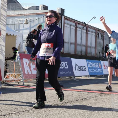 03.10.2025 - Köhlbrandbrückenlauf Luisa Fischer http://msf.ph/oto/9040069 03.10.2025 13:31:28 Ziel 5030, 5065, 5171, 5222, 5425, 5511, 5518, 5519, 5598, 6597, 6731 meine-sportfotos.de