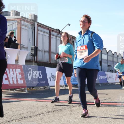 03.10.2025 - Köhlbrandbrückenlauf Luisa Fischer http://msf.ph/oto/9040077 03.10.2025 13:31:29 Ziel 5030, 5065, 5171, 5222, 5425, 5511, 5518, 5519, 5598, 6597, 6731 meine-sportfotos.de