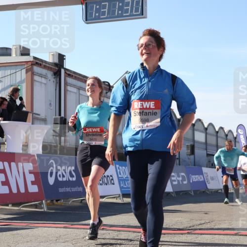 03.10.2025 - Köhlbrandbrückenlauf Luisa Fischer http://msf.ph/oto/9040080 03.10.2025 13:31:29 Ziel 5030, 5065, 5171, 5222, 5425, 5511, 5518, 5519, 5598, 6597, 6731 meine-sportfotos.de