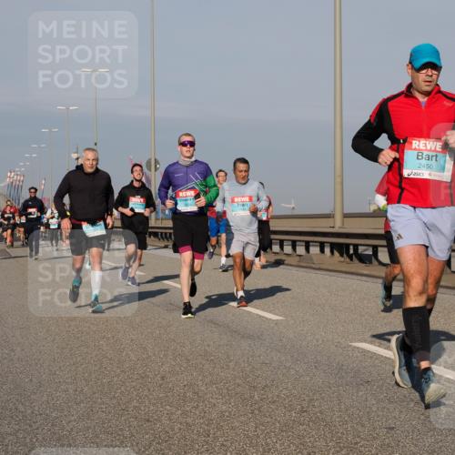 03.10.2025 - Köhlbrandbrückenlauf Fabian Wolf http://msf.ph/oto/9040081 03.10.2025 09:54:11 Position 3 2034, 2450, 1401 meine-sportfotos.de