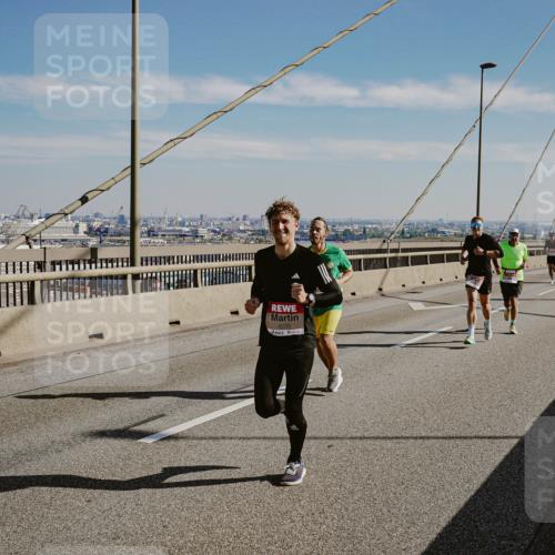03.10.2025 - Köhlbrandbrückenlauf Michael Burmester http://msf.ph/oto/9040083 03.10.2025 12:20:53 Position 1  meine-sportfotos.de
