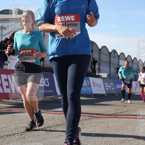03.10.2025 - Köhlbrandbrückenlauf Luisa Fischer http://msf.ph/oto/9040084 03.10.2025 13:31:30 Ziel 5030, 5065, 5171, 5222, 5425, 5511, 5518, 5519, 5598, 6597, 6731 meine-sportfotos.de