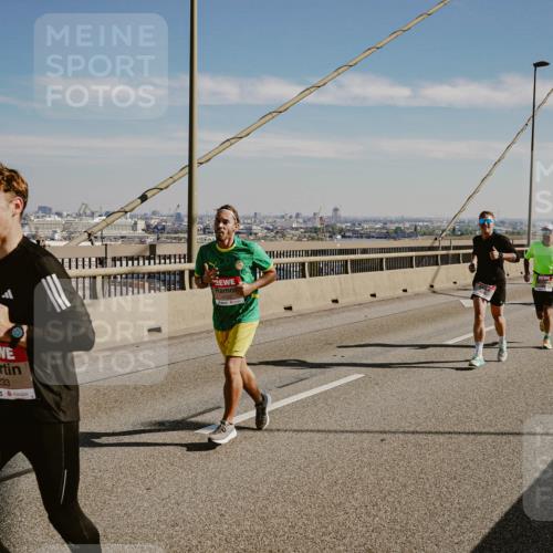 03.10.2025 - Köhlbrandbrückenlauf Michael Burmester http://msf.ph/oto/9040086 03.10.2025 12:20:54 Position 1 4233 meine-sportfotos.de