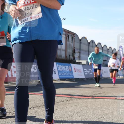 03.10.2025 - Köhlbrandbrückenlauf Luisa Fischer http://msf.ph/oto/9040089 03.10.2025 13:31:30 Ziel 5030, 5065, 5171, 5222, 5425, 5511, 5518, 5519, 5598, 6597, 6731 meine-sportfotos.de