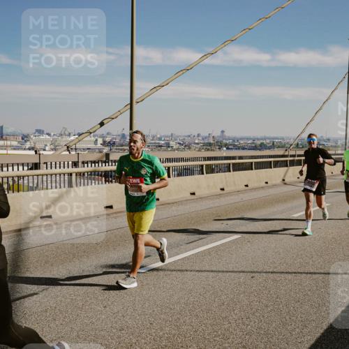 03.10.2025 - Köhlbrandbrückenlauf Michael Burmester http://msf.ph/oto/9040090 03.10.2025 12:20:54 Position 1  meine-sportfotos.de