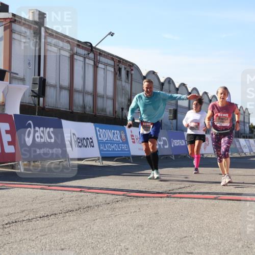 03.10.2025 - Köhlbrandbrückenlauf Luisa Fischer http://msf.ph/oto/9040095 03.10.2025 13:31:31 Ziel 5065, 5171, 5222, 5425, 5511, 5518, 5519, 5598, 6597 meine-sportfotos.de