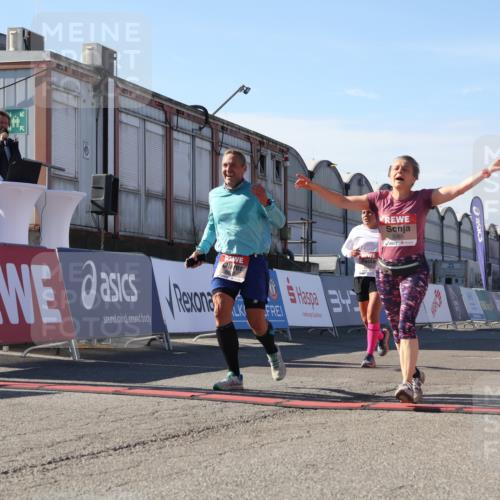 03.10.2025 - Köhlbrandbrückenlauf Luisa Fischer http://msf.ph/oto/9040101 03.10.2025 13:31:31 Ziel 5065, 5171, 5222, 5425, 5511, 5518, 5519, 5598, 6597 meine-sportfotos.de