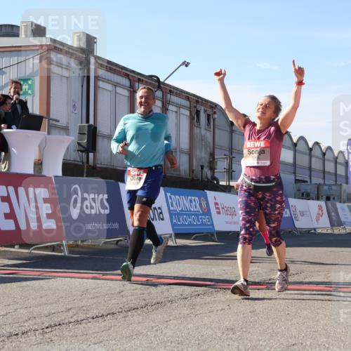 03.10.2025 - Köhlbrandbrückenlauf Luisa Fischer http://msf.ph/oto/9040104 03.10.2025 13:31:32 Ziel 5065, 5171, 5222, 5425, 5511, 5518, 5519, 5598, 6597 meine-sportfotos.de