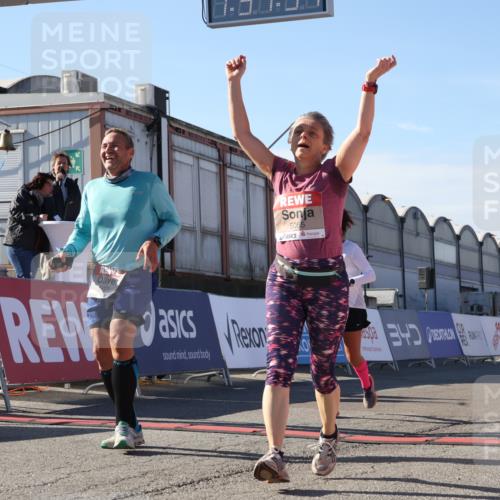 03.10.2025 - Köhlbrandbrückenlauf Luisa Fischer http://msf.ph/oto/9040112 03.10.2025 13:31:32 Ziel 5065, 5171, 5222, 5425, 5511, 5518, 5519, 5598, 6597 meine-sportfotos.de
