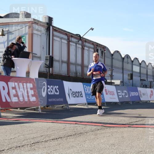 03.10.2025 - Köhlbrandbrückenlauf Luisa Fischer http://msf.ph/oto/9040118 03.10.2025 13:31:38 Ziel 5057, 5065, 5171, 5222, 5425, 5511, 5598, 6072, 6297 meine-sportfotos.de