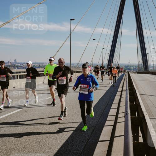 03.10.2025 - Köhlbrandbrückenlauf Michael Burmester http://msf.ph/oto/9040129 03.10.2025 12:20:59 Position 1 5669 meine-sportfotos.de