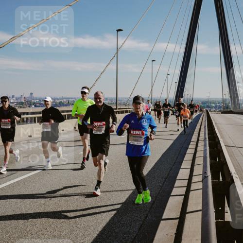 03.10.2025 - Köhlbrandbrückenlauf Michael Burmester http://msf.ph/oto/9040137 03.10.2025 12:20:59 Position 1 1, 5669 meine-sportfotos.de