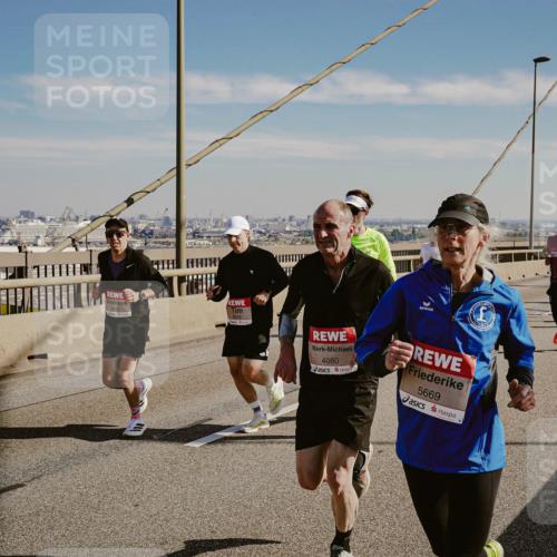 03.10.2025 - Köhlbrandbrückenlauf Michael Burmester http://msf.ph/oto/9040147 03.10.2025 12:21:00 Position 1 4080, 5669 meine-sportfotos.de