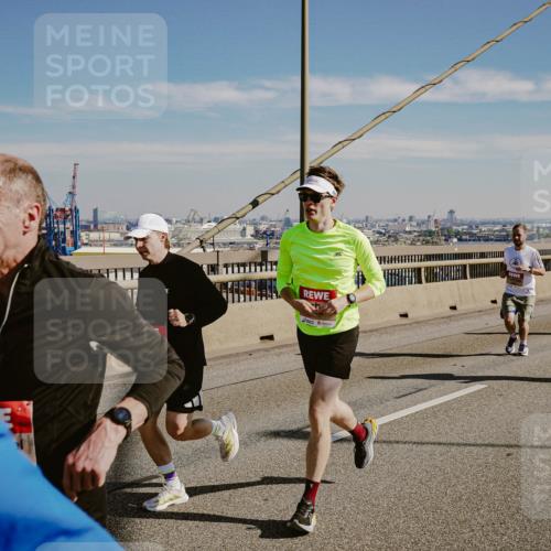03.10.2025 - Köhlbrandbrückenlauf Michael Burmester http://msf.ph/oto/9040151 03.10.2025 12:21:01 Position 1  meine-sportfotos.de