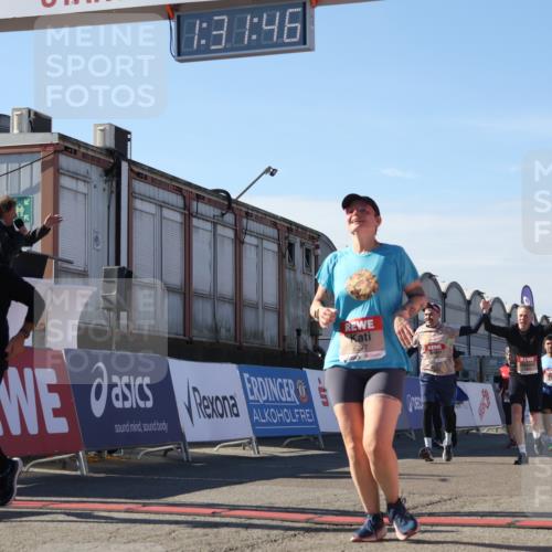 03.10.2025 - Köhlbrandbrückenlauf Luisa Fischer http://msf.ph/oto/9040176 03.10.2025 13:31:44 Ziel 4415, 4416, 5057, 5171, 5463, 5817, 6072, 6103, 6297, 6452 meine-sportfotos.de