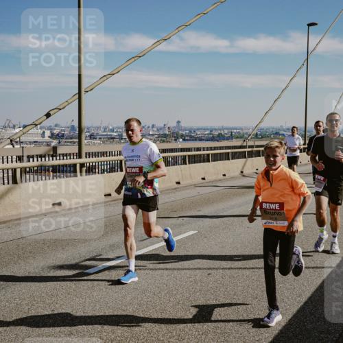 03.10.2025 - Köhlbrandbrückenlauf Michael Burmester http://msf.ph/oto/9040179 03.10.2025 12:21:03 Position 1 9 meine-sportfotos.de