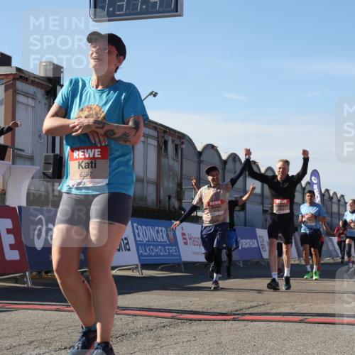 03.10.2025 - Köhlbrandbrückenlauf Luisa Fischer http://msf.ph/oto/9040190 03.10.2025 13:31:46 Ziel 4415, 4416, 4935, 5057, 5267, 5463, 5817, 6072, 6103, 6297, 6452, 6736 meine-sportfotos.de