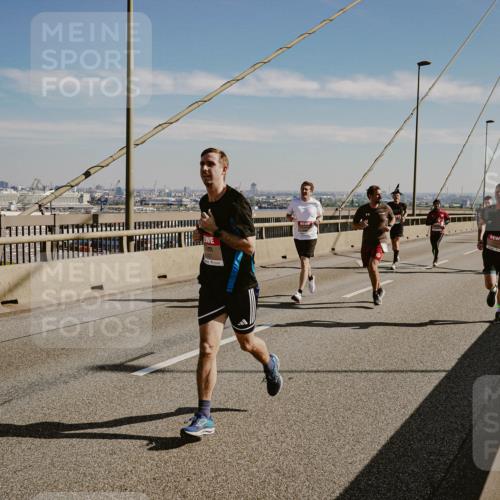 03.10.2025 - Köhlbrandbrückenlauf Michael Burmester http://msf.ph/oto/9040194 03.10.2025 12:21:05 Position 1  meine-sportfotos.de