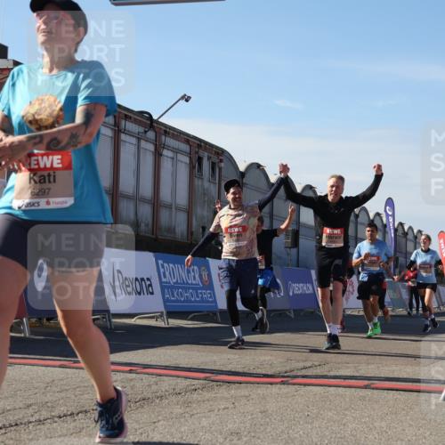 03.10.2025 - Köhlbrandbrückenlauf Luisa Fischer http://msf.ph/oto/9040195 03.10.2025 13:31:46 Ziel 4415, 4416, 4935, 5057, 5267, 5463, 5817, 6072, 6103, 6297, 6452, 6736 meine-sportfotos.de