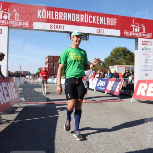 03.10.2025 - Köhlbrandbrückenlauf Lena Gebhardt http://msf.ph/oto/9040200 03.10.2025 12:56:52 Ziel 4115, 4491, 5962, 6016 meine-sportfotos.de