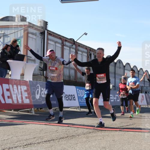 03.10.2025 - Köhlbrandbrückenlauf Luisa Fischer http://msf.ph/oto/9040208 03.10.2025 13:31:47 Ziel 4415, 4416, 4935, 5057, 5267, 5463, 5817, 6072, 6103, 6297, 6452, 6736 meine-sportfotos.de