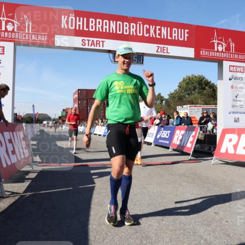 03.10.2025 - Köhlbrandbrückenlauf Lena Gebhardt http://msf.ph/oto/9040210 03.10.2025 12:56:52 Ziel 4115, 4491, 5962, 6016 meine-sportfotos.de