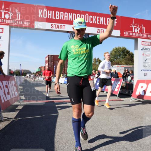 03.10.2025 - Köhlbrandbrückenlauf Lena Gebhardt http://msf.ph/oto/9040214 03.10.2025 12:56:52 Ziel 4115, 4491, 5962, 6016 meine-sportfotos.de