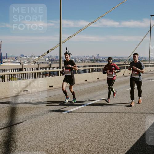 03.10.2025 - Köhlbrandbrückenlauf Michael Burmester http://msf.ph/oto/9040224 03.10.2025 12:21:08 Position 1  meine-sportfotos.de