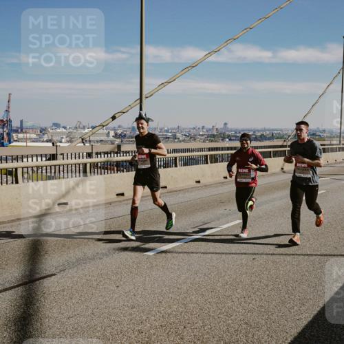 03.10.2025 - Köhlbrandbrückenlauf Michael Burmester http://msf.ph/oto/9040227 03.10.2025 12:21:08 Position 1  meine-sportfotos.de