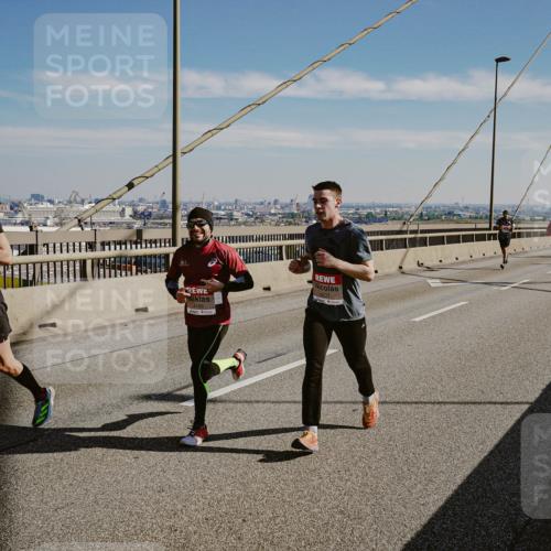 03.10.2025 - Köhlbrandbrückenlauf Michael Burmester http://msf.ph/oto/9040236 03.10.2025 12:21:09 Position 1  meine-sportfotos.de