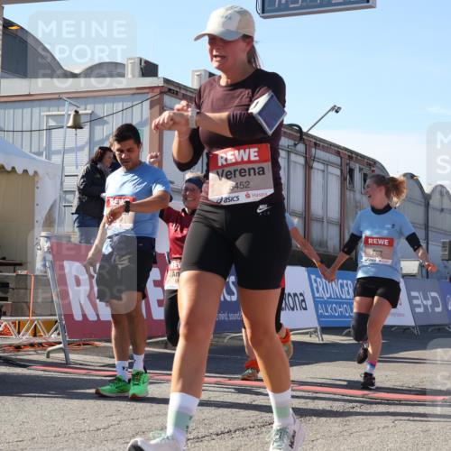03.10.2025 - Köhlbrandbrückenlauf Luisa Fischer http://msf.ph/oto/9040246 03.10.2025 13:31:51 Ziel 4415, 4416, 4842, 4902, 4935, 5057, 5267, 5463, 5817, 6103, 6297, 6452, 6736 meine-sportfotos.de