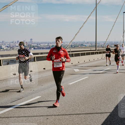 03.10.2025 - Köhlbrandbrückenlauf Michael Burmester http://msf.ph/oto/9040249 03.10.2025 12:21:13 Position 1 4076 meine-sportfotos.de