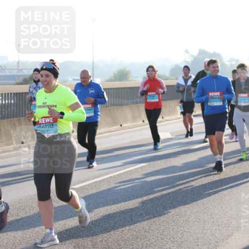 03.10.2025 - Köhlbrandbrückenlauf Lena Gebhardt http://msf.ph/oto/9040252 03.10.2025 09:25:03 Position 1 2072, 2907, 2770 meine-sportfotos.de