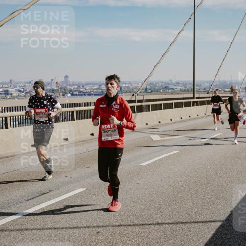 03.10.2025 - Köhlbrandbrückenlauf Michael Burmester http://msf.ph/oto/9040255 03.10.2025 12:21:13 Position 1 4076 meine-sportfotos.de