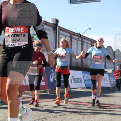 03.10.2025 - Köhlbrandbrückenlauf Luisa Fischer http://msf.ph/oto/9040256 03.10.2025 13:31:51 Ziel 4415, 4416, 4842, 4902, 4935, 5057, 5267, 5463, 5817, 6103, 6297, 6452, 6736 meine-sportfotos.de