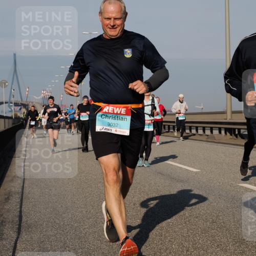 03.10.2025 - Köhlbrandbrückenlauf Fabian Wolf http://msf.ph/oto/9040268 03.10.2025 09:54:21 Position 3 71111, 3032, 2950 meine-sportfotos.de