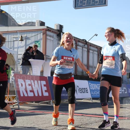 03.10.2025 - Köhlbrandbrückenlauf Luisa Fischer http://msf.ph/oto/9040281 03.10.2025 13:31:53 Ziel 4415, 4416, 4842, 4902, 4935, 5267, 5463, 5817, 6103, 6297, 6452, 6736 meine-sportfotos.de