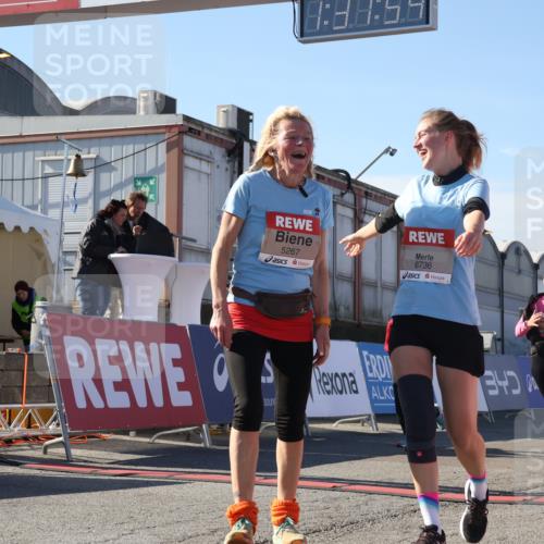 03.10.2025 - Köhlbrandbrückenlauf Luisa Fischer http://msf.ph/oto/9040283 03.10.2025 13:31:53 Ziel 4415, 4416, 4842, 4902, 4935, 5267, 5463, 5817, 6103, 6297, 6452, 6736 meine-sportfotos.de