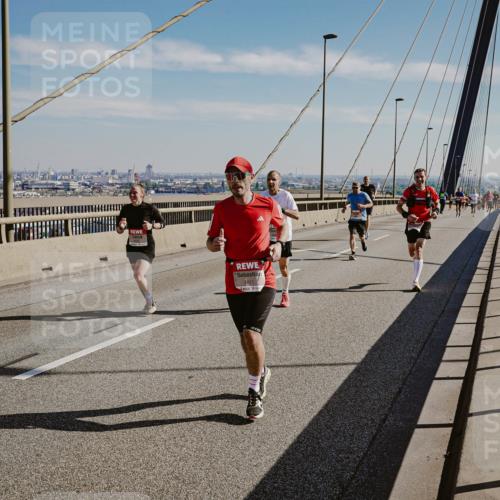 03.10.2025 - Köhlbrandbrückenlauf Michael Burmester http://msf.ph/oto/9040287 03.10.2025 12:21:17 Position 1 6611 meine-sportfotos.de
