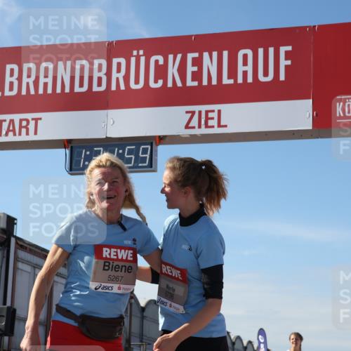 03.10.2025 - Köhlbrandbrückenlauf Luisa Fischer http://msf.ph/oto/9040288 03.10.2025 13:31:58 Ziel 4415, 4416, 4842, 4902, 4935, 5267, 5463, 5817, 6076, 6126, 6452, 6736 meine-sportfotos.de