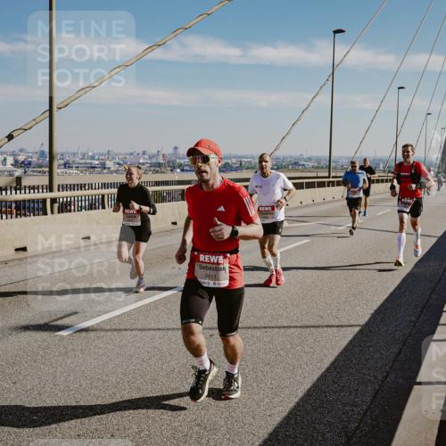 03.10.2025 - Köhlbrandbrückenlauf Michael Burmester http://msf.ph/oto/9040301 03.10.2025 12:21:17 Position 1 6611 meine-sportfotos.de