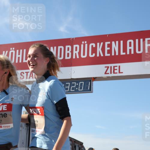03.10.2025 - Köhlbrandbrückenlauf Luisa Fischer http://msf.ph/oto/9040302 03.10.2025 13:32:00 Ziel 4842, 4902, 4935, 5246, 5247, 5248, 5267, 5463, 5817, 6076, 6126, 6460, 6736 meine-sportfotos.de