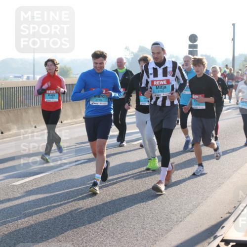 03.10.2025 - Köhlbrandbrückenlauf Lena Gebhardt http://msf.ph/oto/9040306 03.10.2025 09:25:04 Position 1 3231, 2770, 3737, 2765, 2768 meine-sportfotos.de