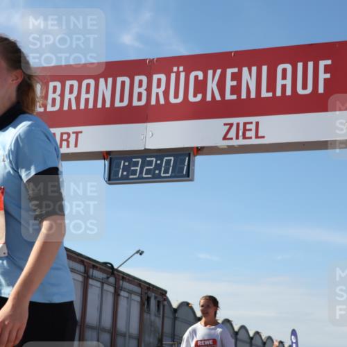 03.10.2025 - Köhlbrandbrückenlauf Luisa Fischer http://msf.ph/oto/9040309 03.10.2025 13:32:00 Ziel 4842, 4902, 4935, 5246, 5247, 5248, 5267, 5463, 5817, 6076, 6126, 6460, 6736 meine-sportfotos.de