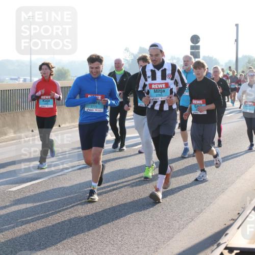 03.10.2025 - Köhlbrandbrückenlauf Lena Gebhardt http://msf.ph/oto/9040310 03.10.2025 09:25:04 Position 1 3231, 1480, 2770, 2765 meine-sportfotos.de