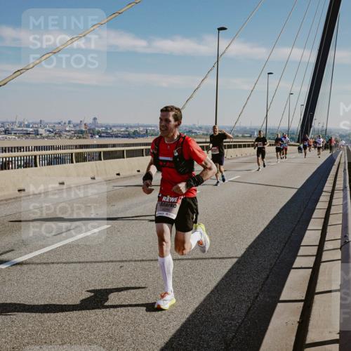 03.10.2025 - Köhlbrandbrückenlauf Michael Burmester http://msf.ph/oto/9040312 03.10.2025 12:21:19 Position 1 4046 meine-sportfotos.de
