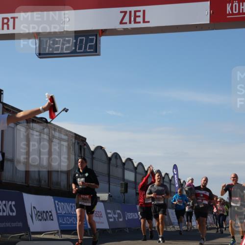 03.10.2025 - Köhlbrandbrückenlauf Luisa Fischer http://msf.ph/oto/9040317 03.10.2025 13:32:01 Ziel 4443, 4842, 4902, 4935, 5246, 5247, 5248, 5267, 6076, 6126, 6460, 6736 meine-sportfotos.de