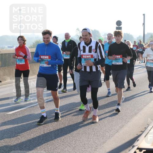 03.10.2025 - Köhlbrandbrückenlauf Lena Gebhardt http://msf.ph/oto/9040321 03.10.2025 09:25:05 Position 1 1480, 2768, 2217 meine-sportfotos.de